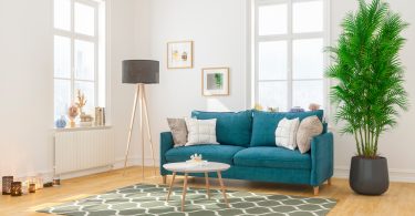 Um ambiente decorado e um sofá, para compor o local. Escolher sofá.