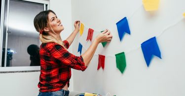 aprenda a montar uma festa junina em casa