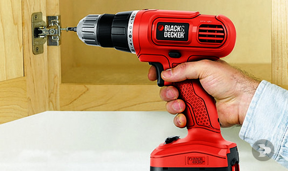 Uma furadeira da Black & Decker. Pais caseiros.