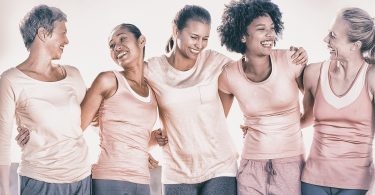 Mulheres usando camisas rosas na quarta-feira. Quartas rosa.