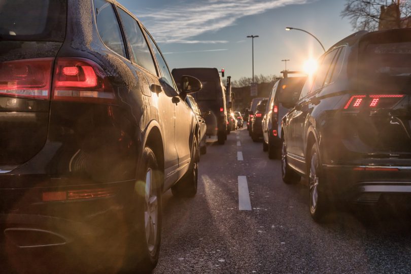 Por que poucos carros com volante à direita podem rodar no Brasil