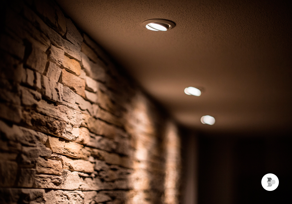 Parede com lâmpadas de LED para exemplificar um ambiente de cinema.