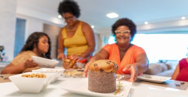 aprenda a fazer panetone trufado de chocolate