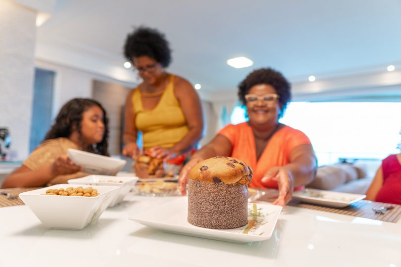 aprenda a fazer panetone trufado de chocolate