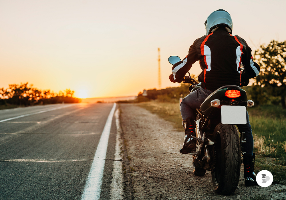 fitas-adesivas-ou-roupas-com-detalhes-reflexivos-sao-otimos-para-dirigir-durante-a-noite