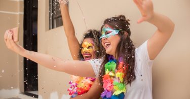 comemore o carnaval em casa com seguranca