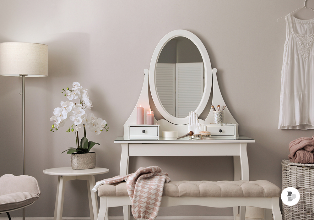 A penteadeira clássica remonta ao estilo vintage. Penteadeira ideal.