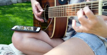 aplicativos para aprender a tocar instrumentos em casa