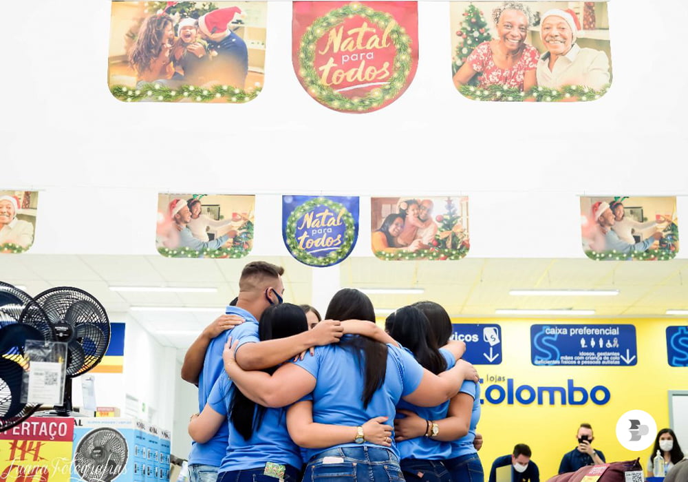 Equipe feliz e reunida para a-inauguração da filial equipe-feliz-e-reunida-para-a-inauguracao-da-filial