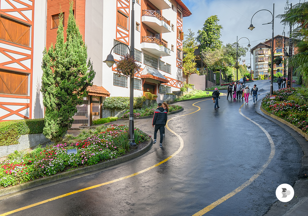 A Rua Torta é um dos pontos turísticos mais famosos de Gramado. Gramado.
