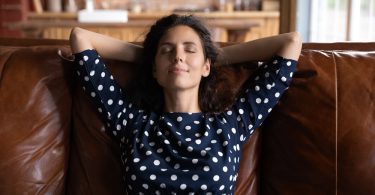 pessoa resfriando climatizador