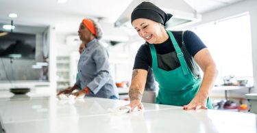 Como Cuidar e Manter os Móveis em Bom Estado: Dicas e Produtos de Limpeza