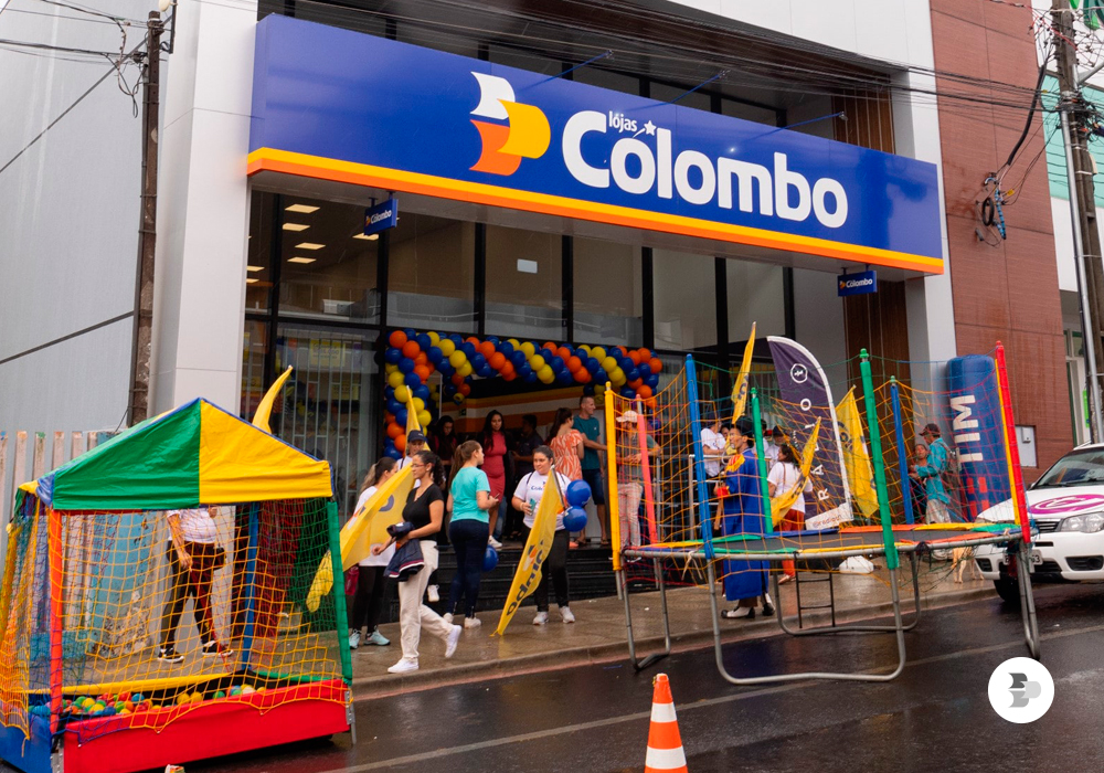 Parte da frente da filial da Lojas Colombo em Wenceslau Braz/PR. Wenceslau Braz.