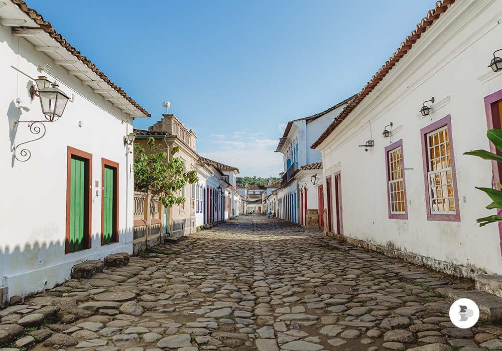 Rua histórica do centro de Paraty-RJ. Fugir inverno