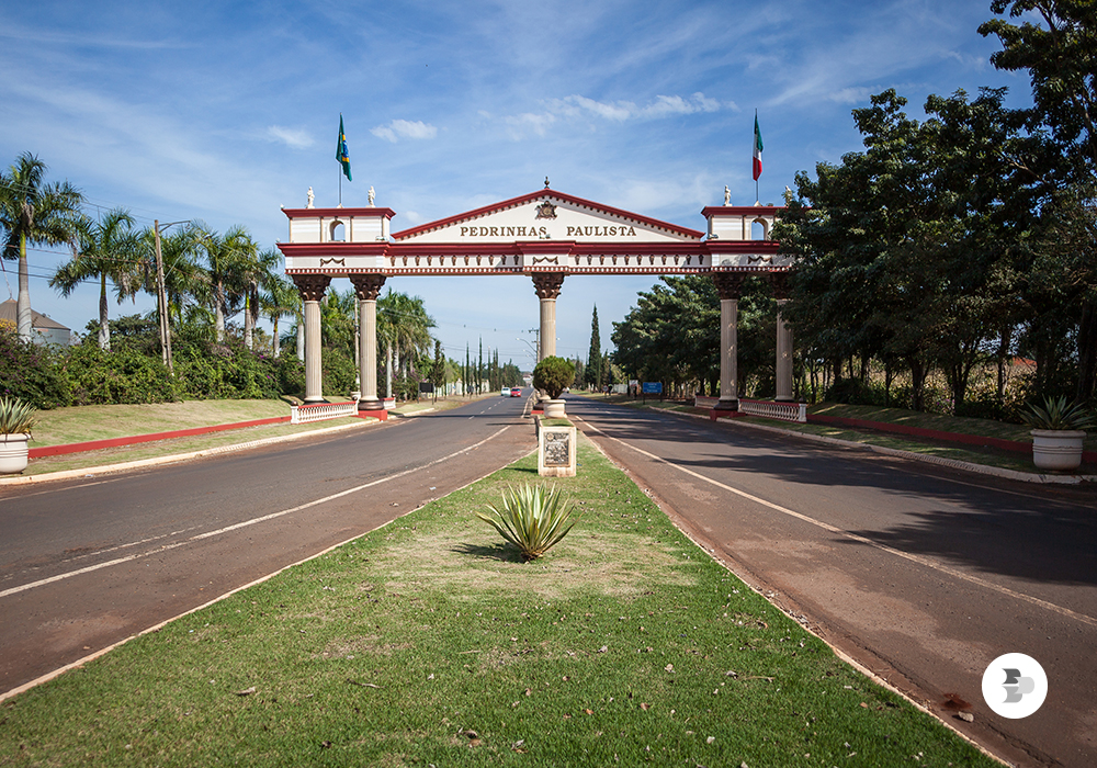 A cidade de Pedrinhas Paulista possui arquitetura romana e remete ao império romano. Destinos turísticos.