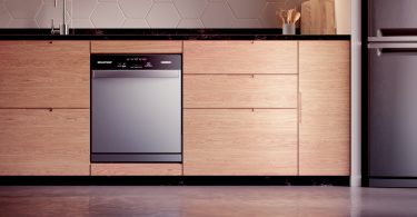 Uma Lava-Louças embutida em uma cozinha moderna. Lava-Louças.