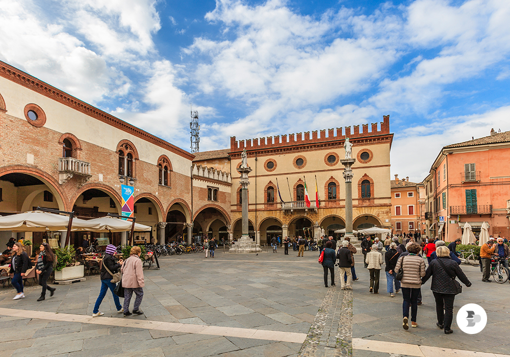 Piazza del Popolo, na cidade de Ravenna. Itália.