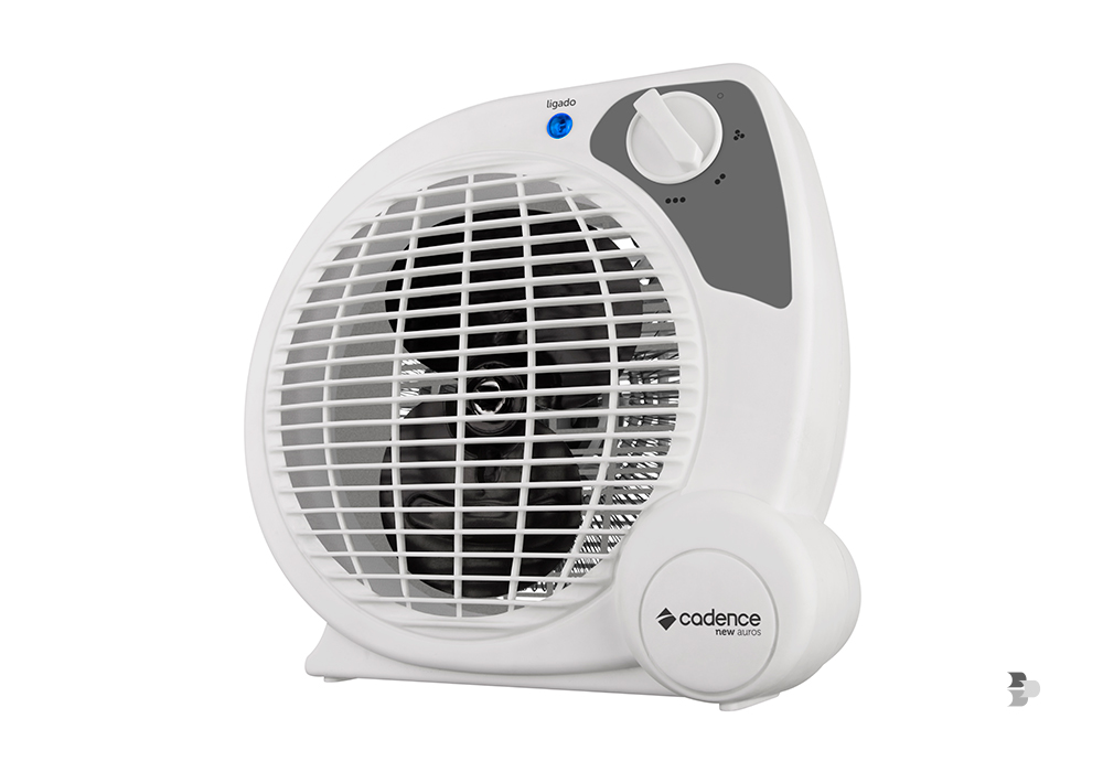 Um aquecedor da Cadence, que aquece bem o ambiente. Aquecedor.