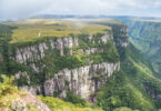 Uma vista de cima do Cânion Fortaleza, em Cambará do Sul/RS. Parques naturais.