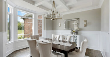 Uma sala de jantar com um estilo clean, com cores neutras. Criar sala de jantar.