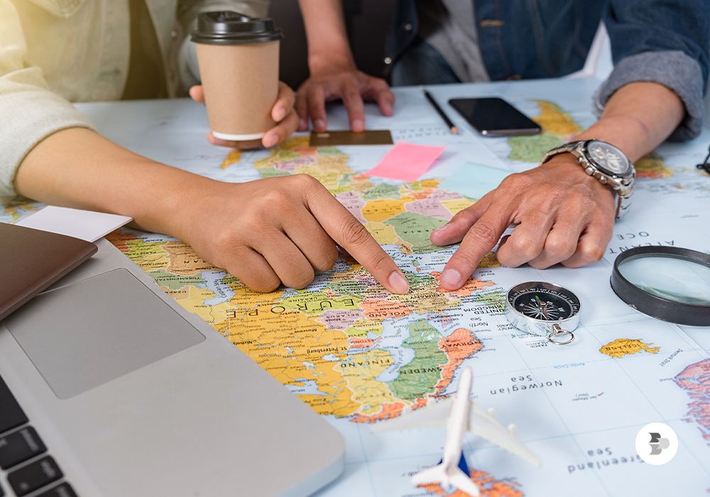 Uma família planejando a sua viagem na Europa. Dicas viagem.