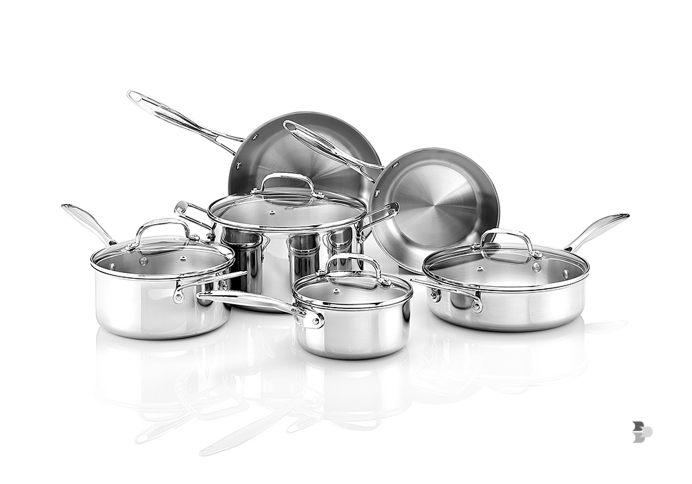 Ter um jogo de panelas em casa ajuda na hora de preparar os alimentos. Jogo de panelas.