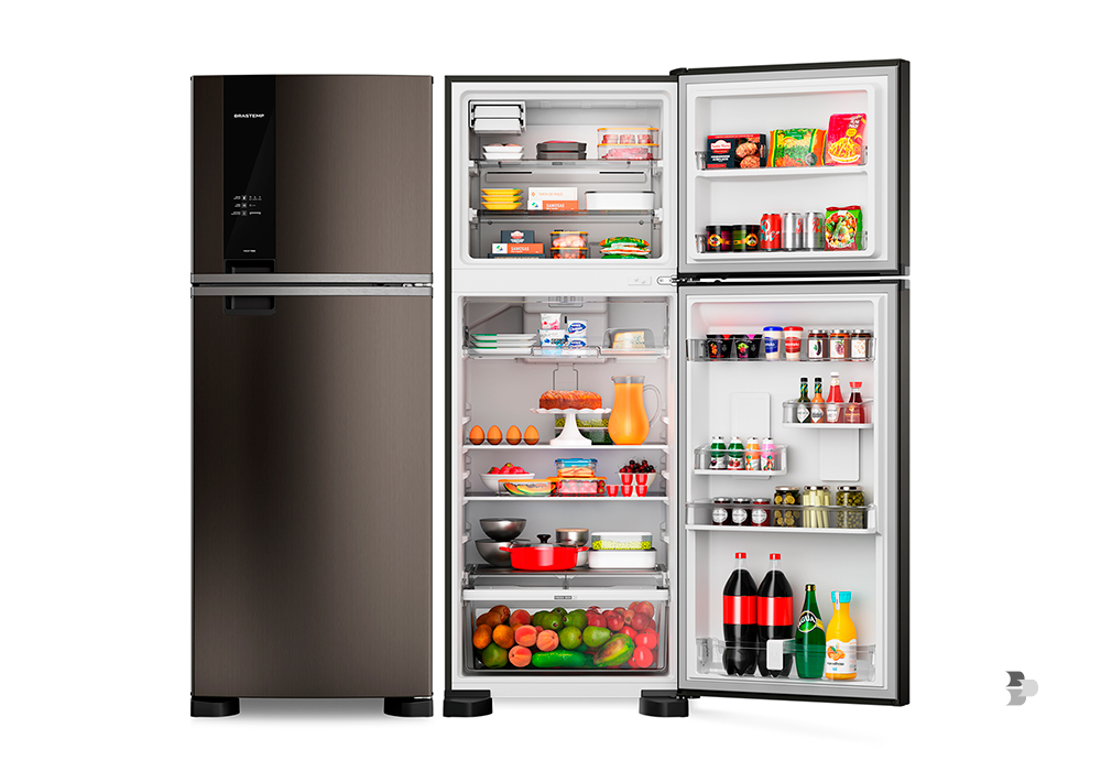 Uma geladeira da marca Brastemp. Black Friday Eletrodomésticos.