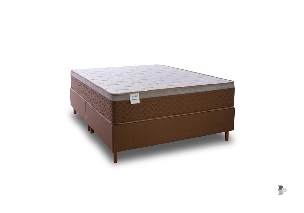 Uma cama box da marca Kappesberg. Conjugado conjunto.